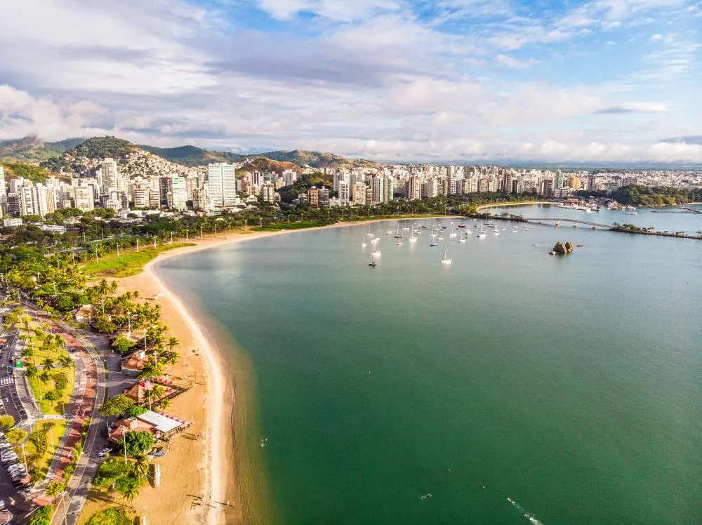 Pela primeira vez no topo do ranking nacional. Vitória conquistou a liderança geral da edição 2026 do estudo do CLP, que avaliou 423 municípios com base em 65 indicadores de gestão, economia, saúde e educação.