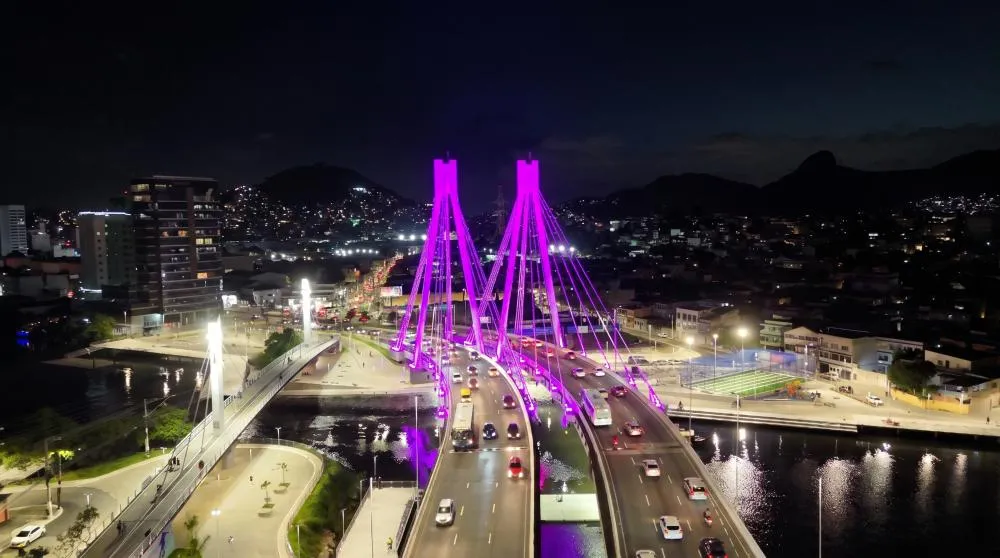 Vitória se ilumina de rosa e amplia acesso a exames de prevenção ao câncer de mama
