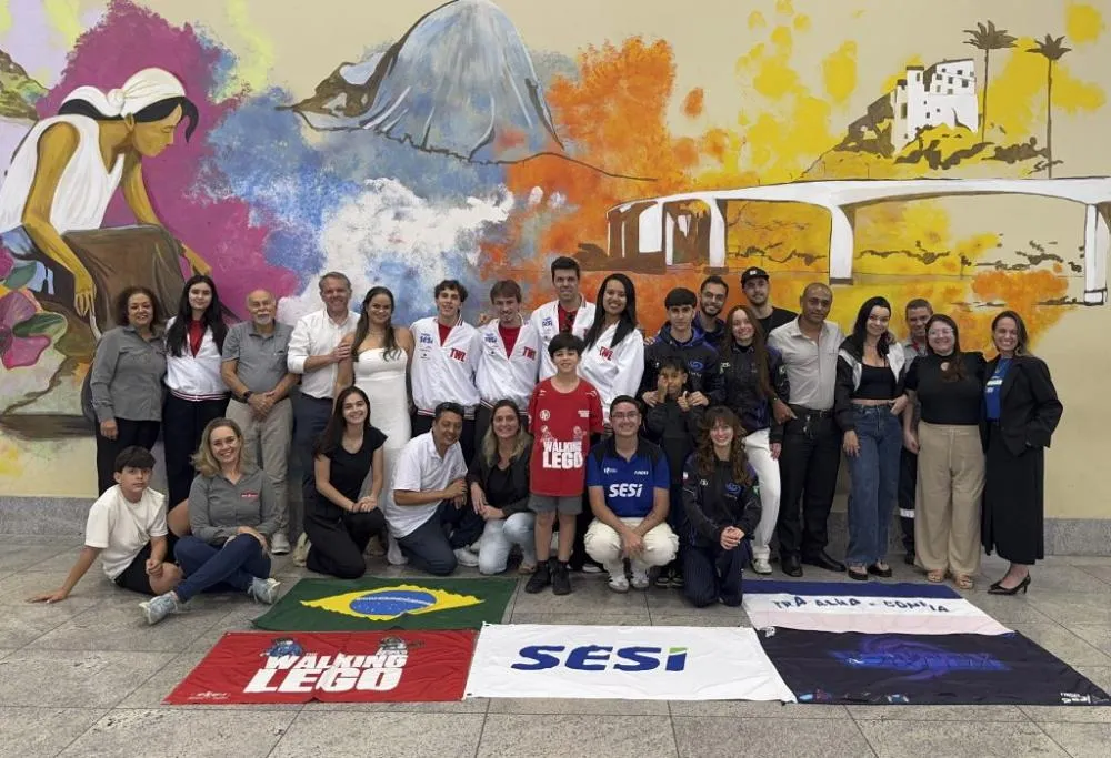 Equipes do SESI ES disputam competição internacional de robótica no Canadá