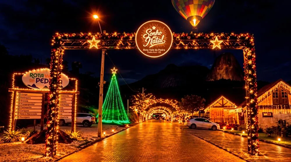 Papai Noel chega de balão em Pedra Azul e abre temporada de Natal nas Montanhas Capixabas Papai Noel chega de balão em Pedra Azul e abre temporada de Natal nas Montanhas Capixabas